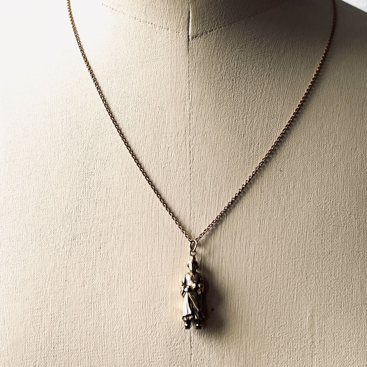 Vintage 9ct gold geisha pendent