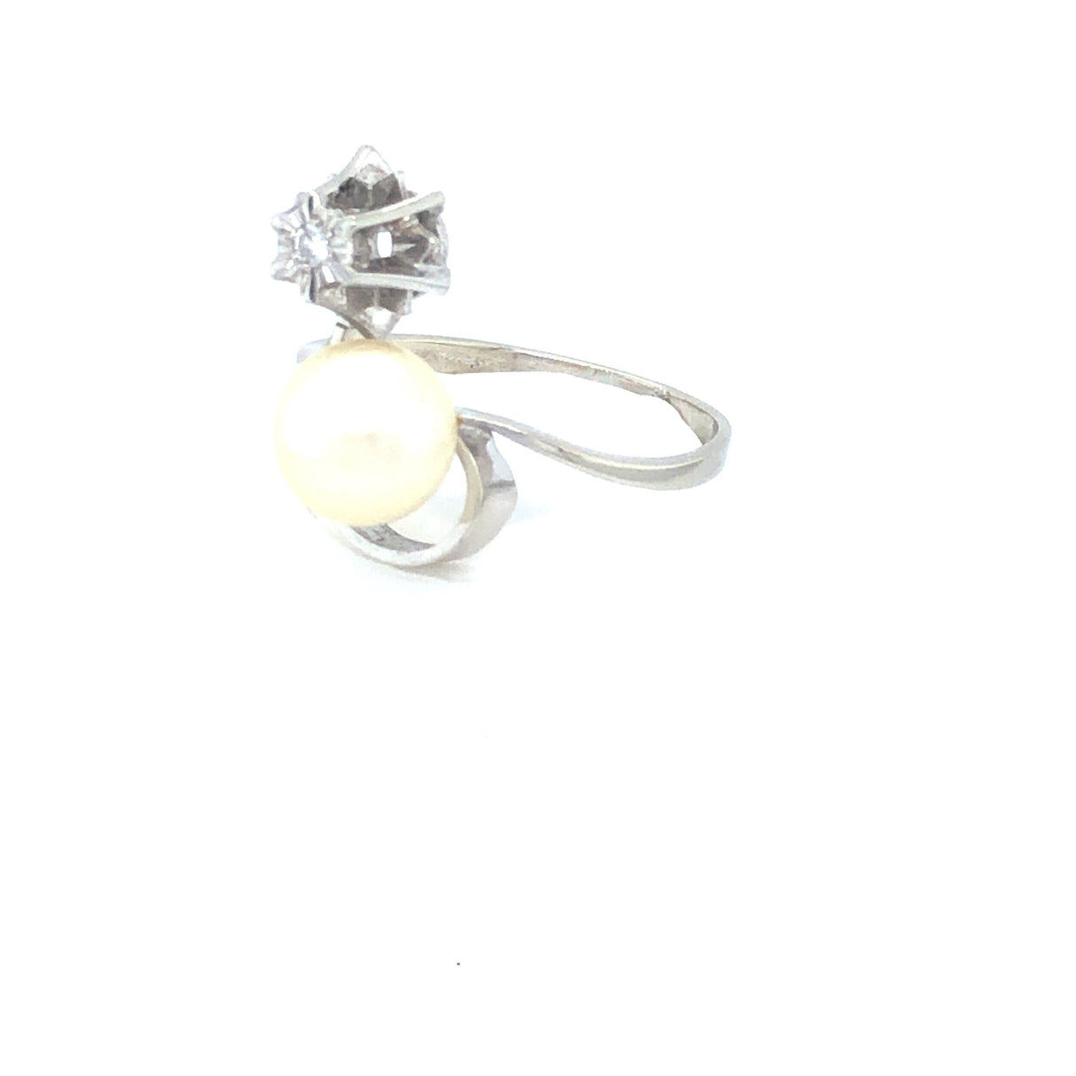 1950's 18k White Gold Vintage Ring with a Single Cultured Pearl and Diamond The Vintage Jewellery Company