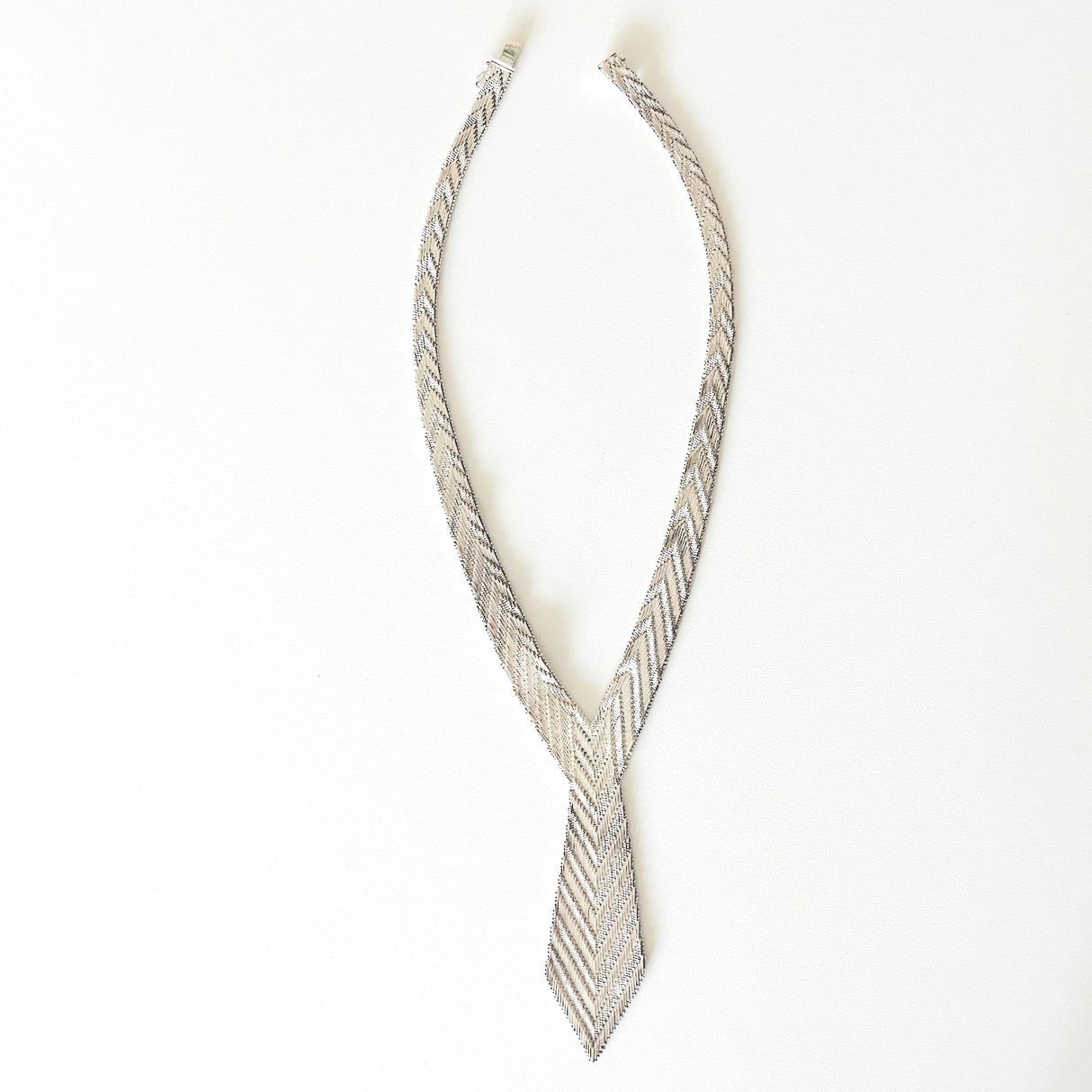 1970s Silver Tie Necklace with Chevron Detail