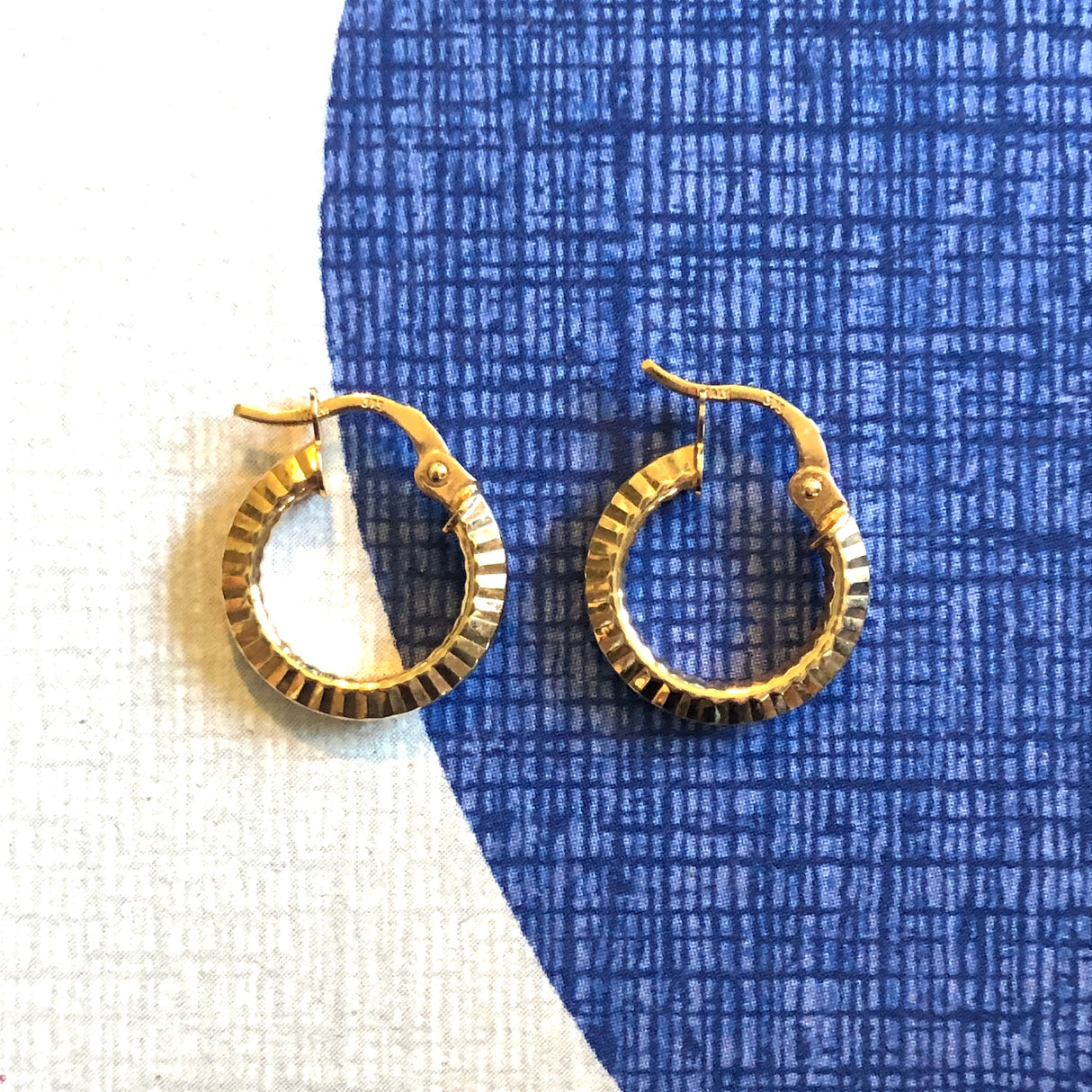 9ct Gold Italian Ribbed Hoop Vintage Earrings