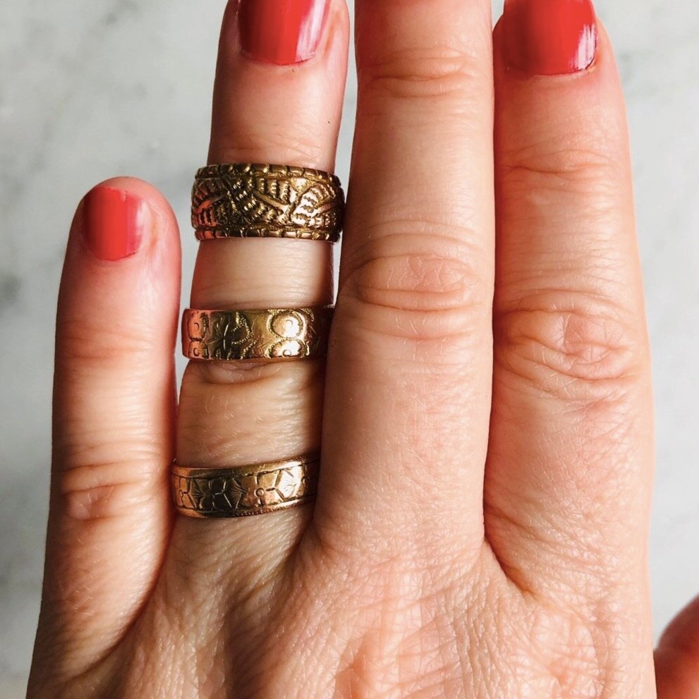 9k Gold Engraved Floral Antique Ring The Vintage Jewellery Company