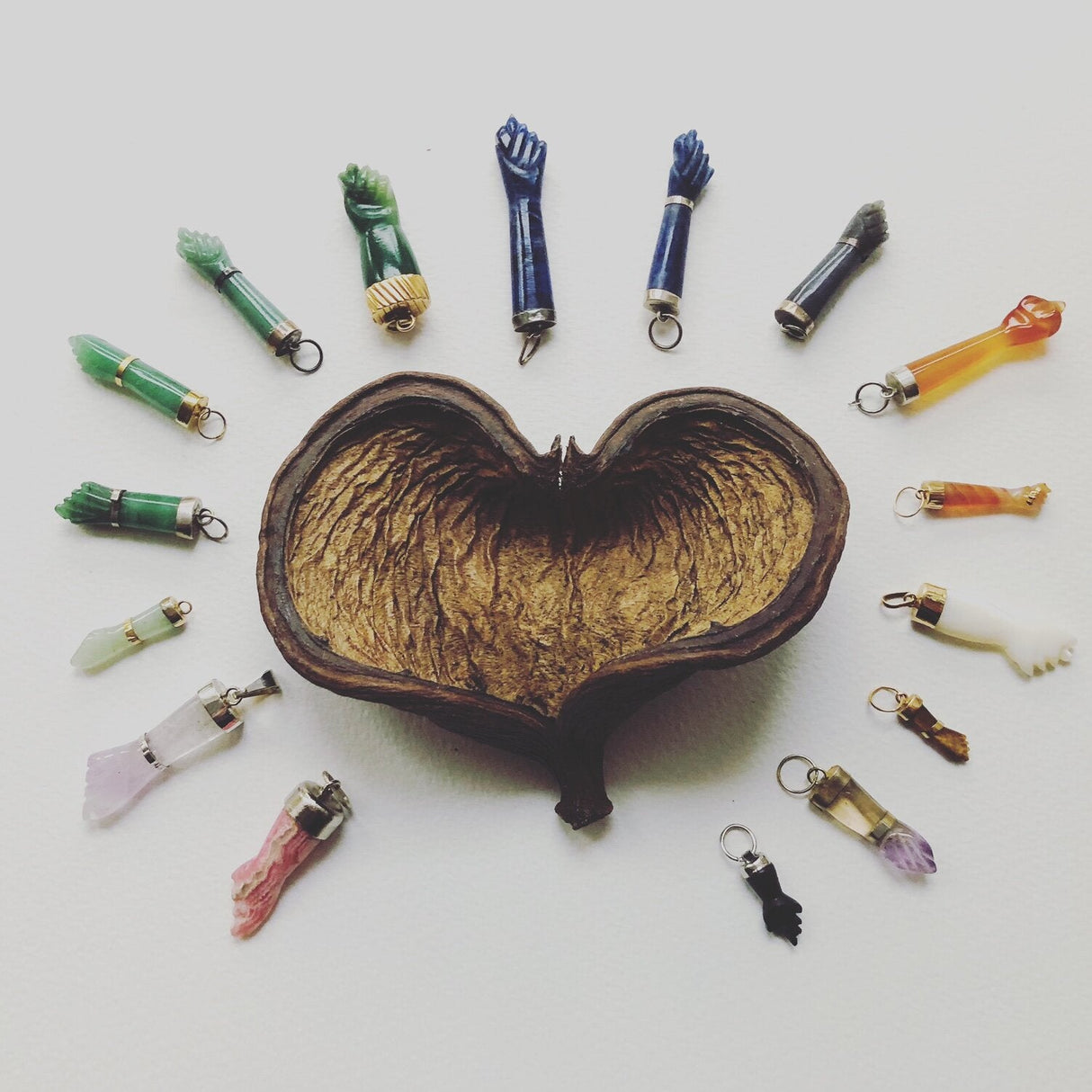 Banded Agate and 18k Gold Figa Pendant The Vintage Jewellery Company