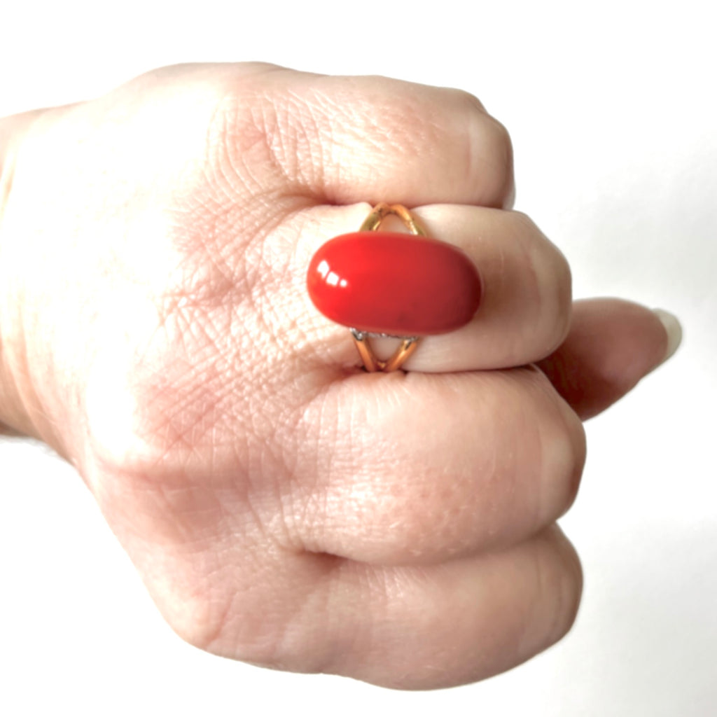 Vintage 22ct gold ring with coral and old cut diamonds
