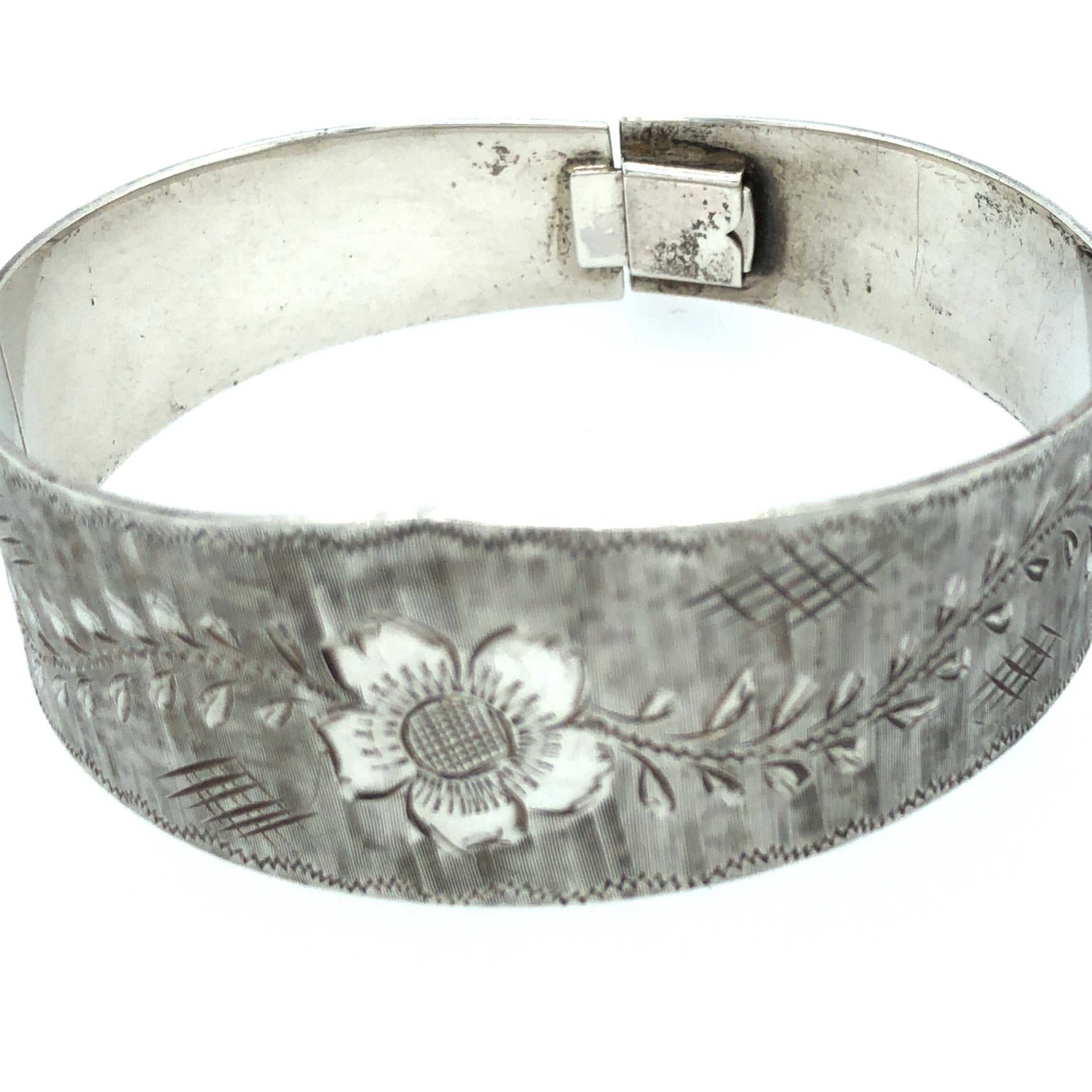 Hinged cuff shop