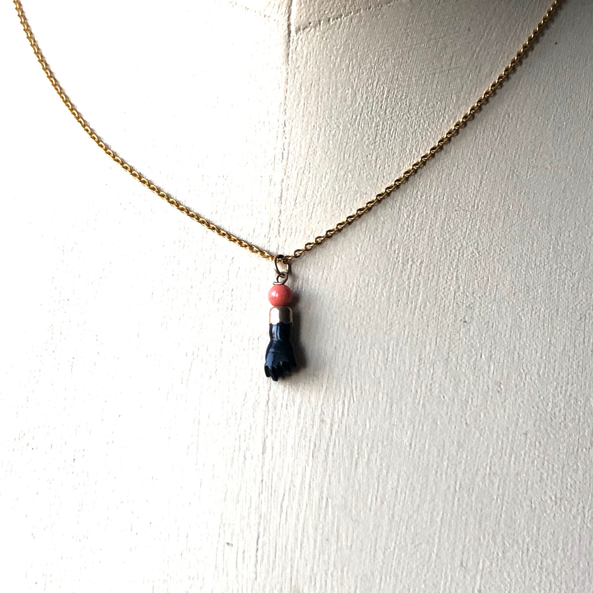 14ct Gold, Oynx &  Coral Figa Hand Pendant