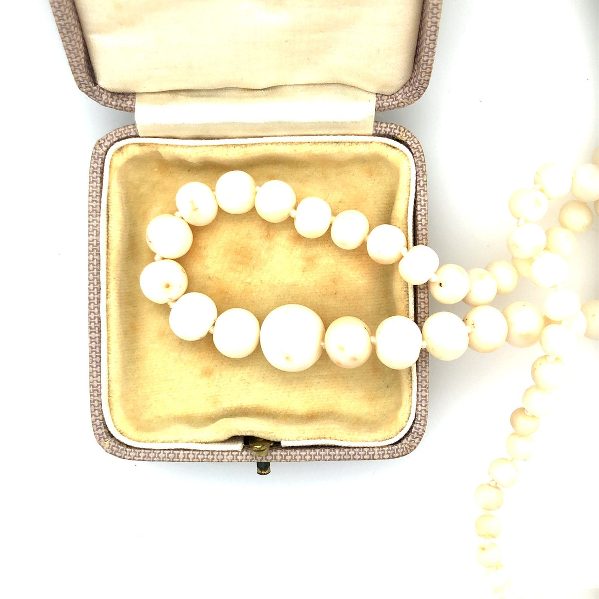 Vintage 14k Gold and Coral Necklace The Vintage Jewellery Company
