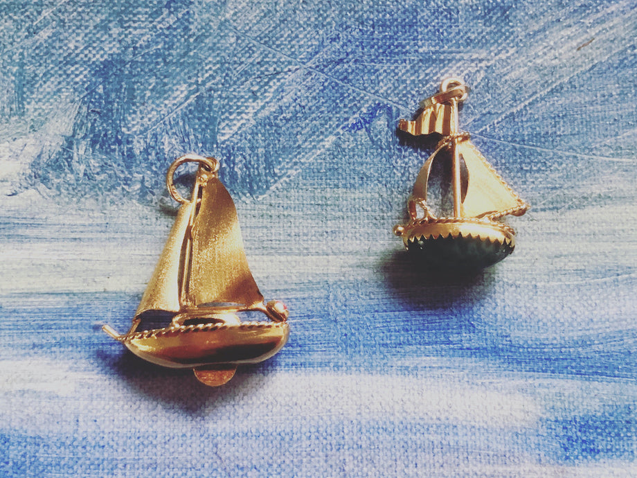 Vintage 18k Gold Coral Sailing Boat Charm Pendant The Vintage