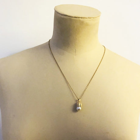 Vintage Akoya Pearl Flower Pendant in 14k Yellow Gold The Vintage Jewellery Company